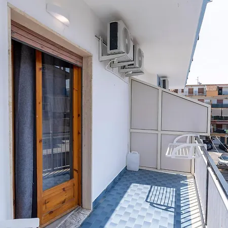 Prestige House 6 3* 斯卡莱阿